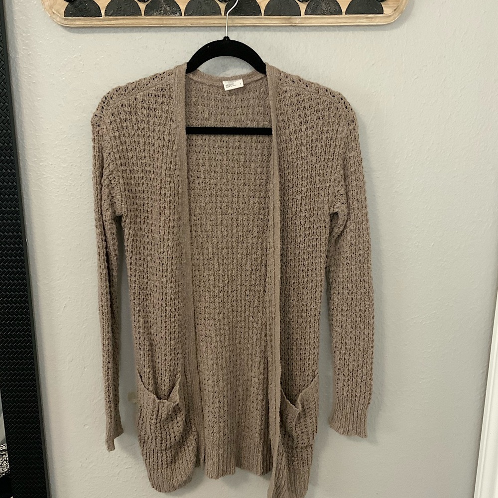 Knitted dark mauve cardigan with pockets